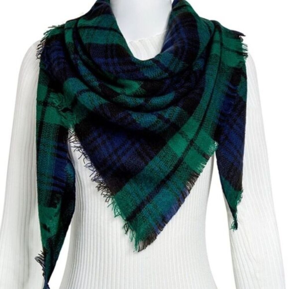 Triangle shaped blanket scarf